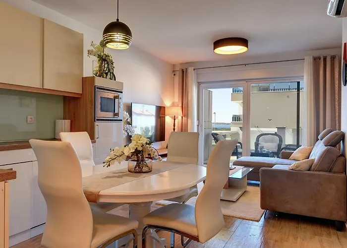 아파트 Apartment Beach